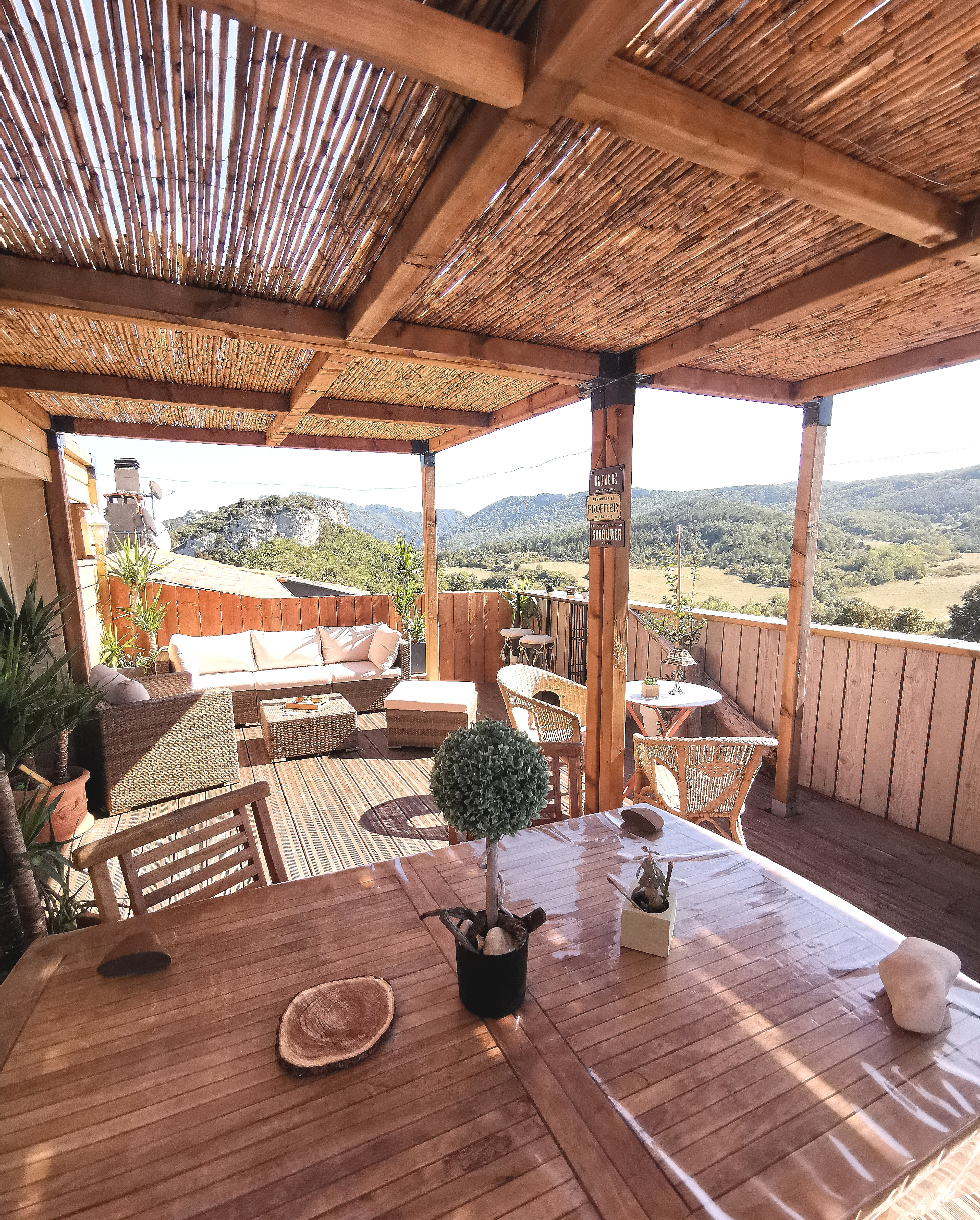 Vue à 360° sur le Pic de Bugarach, le château de Peyrepertuse  Evasion garantie